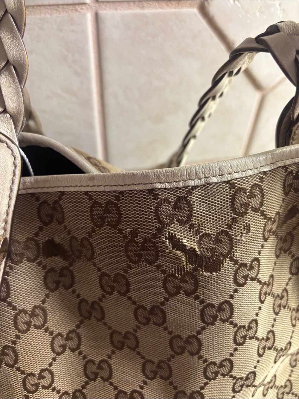 Vintage Gucci Beige Monogram Shoulder Bag with Cream Braided Handles. - Picture 3 of 13